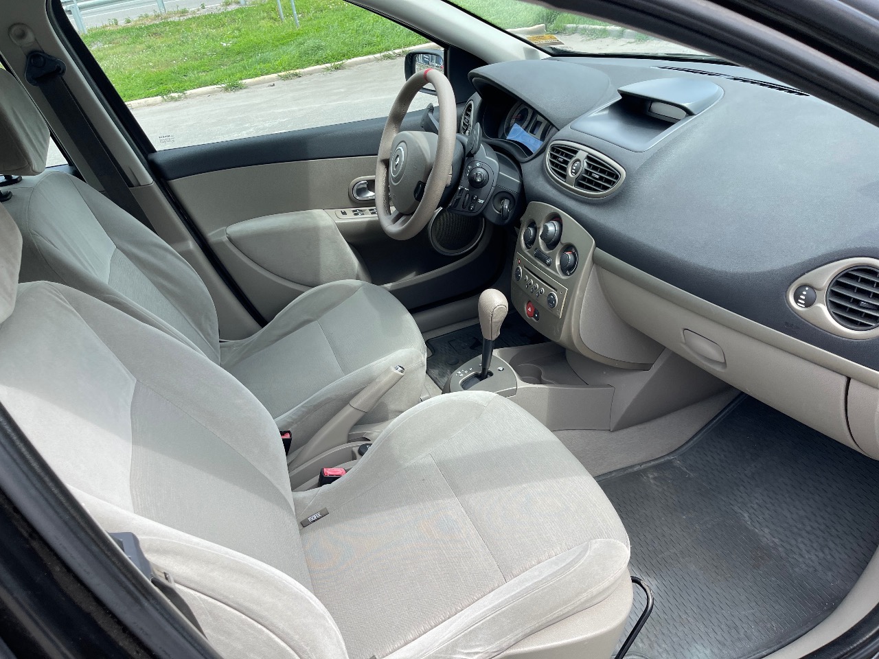 Renault Clio - фото 12