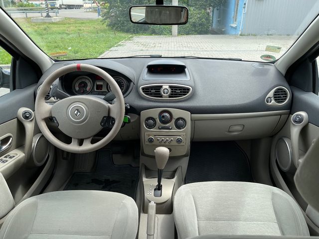 Renault Clio - фото 1