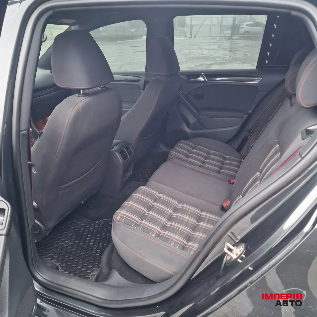 Volkswagen Golf GTI - фото 16