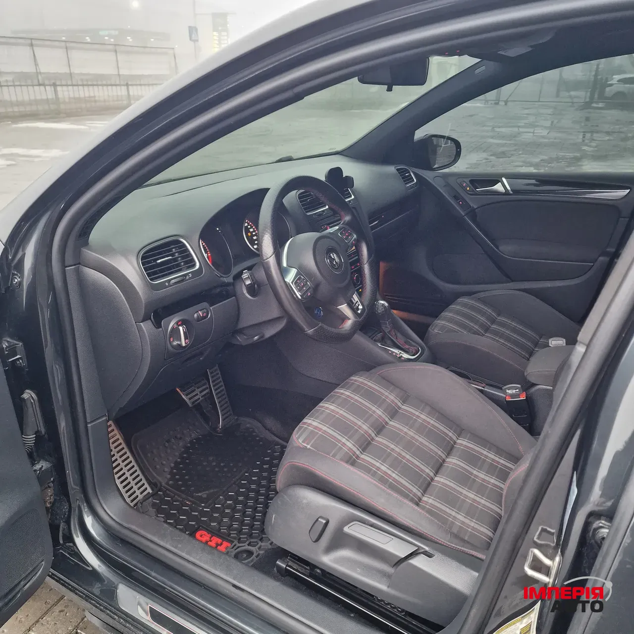 Volkswagen Golf GTI - фото 10