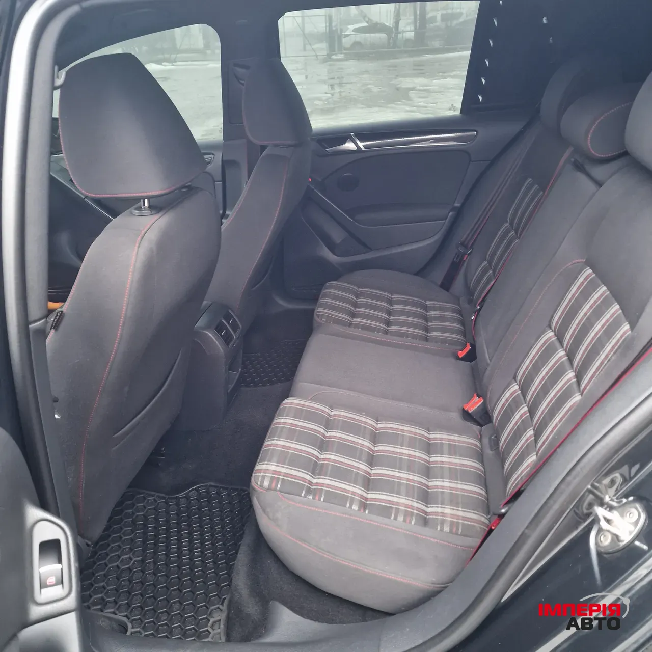 Volkswagen Golf GTI - фото 17