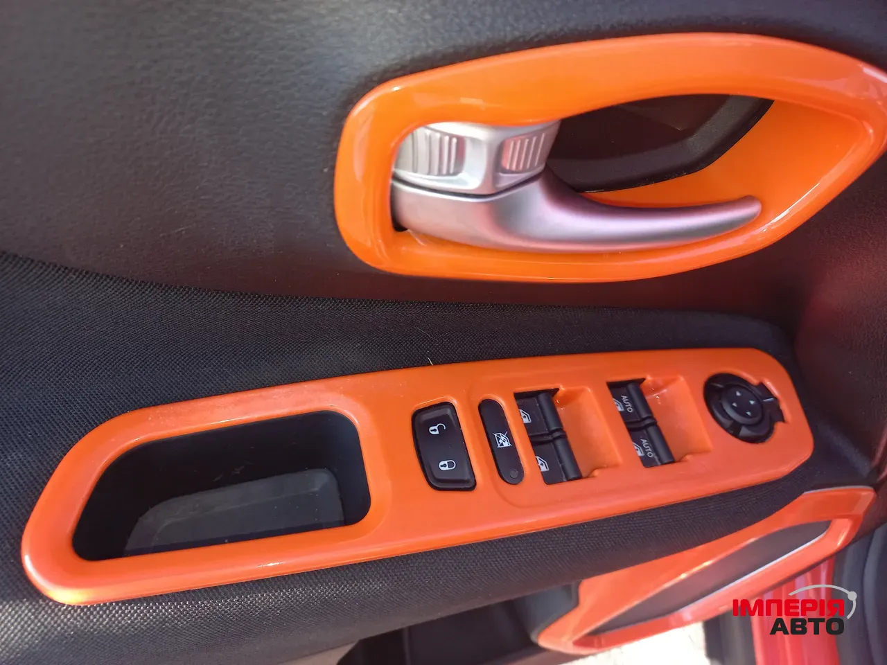 Jeep Renegade - фото 20