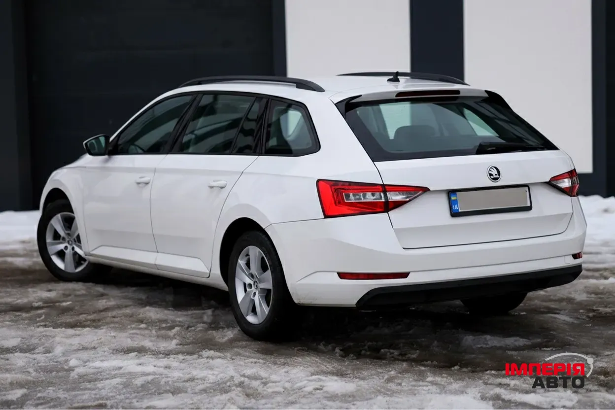 Skoda Superb - фото 8