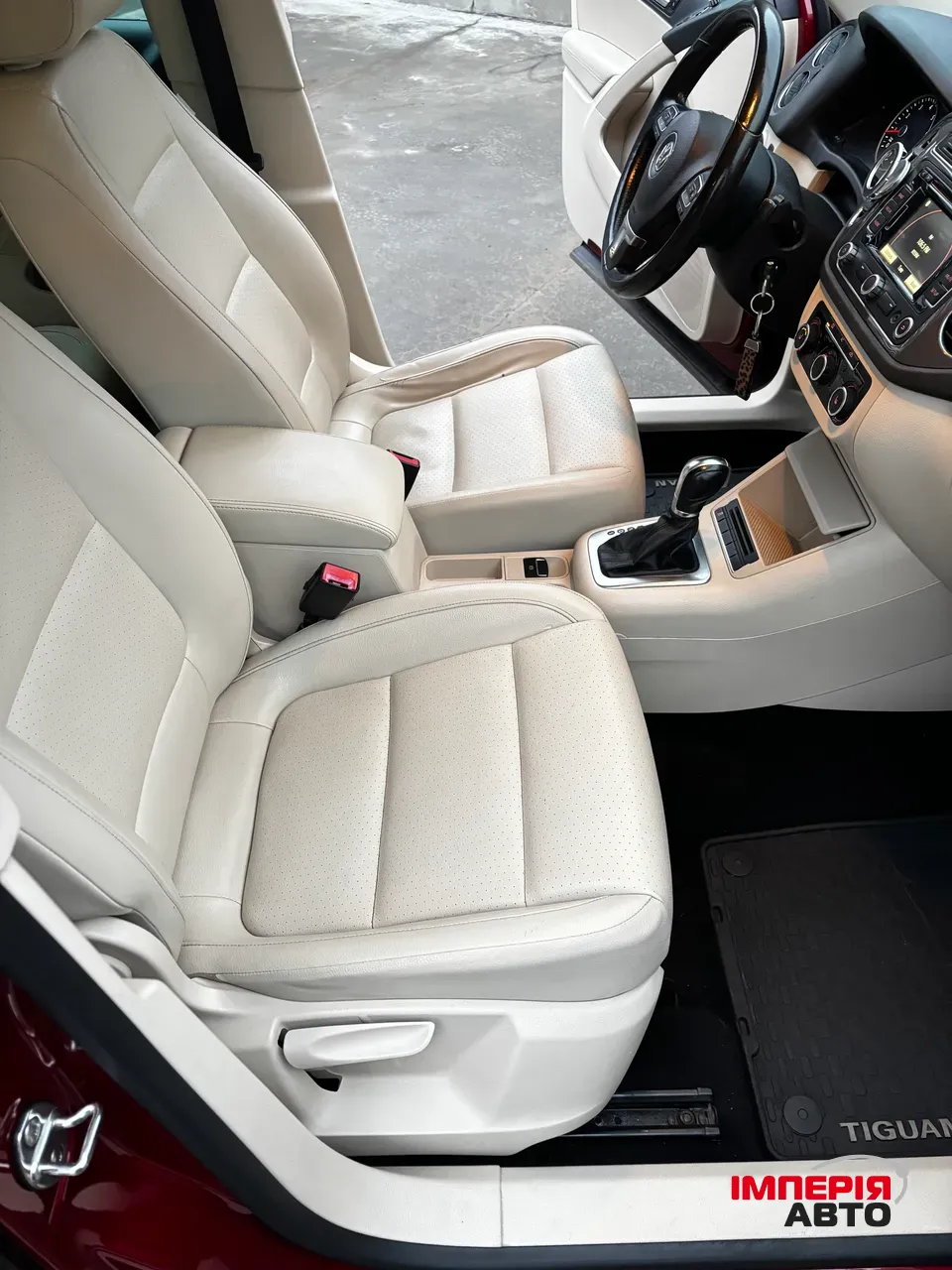 Volkswagen Tiguan - фото 8