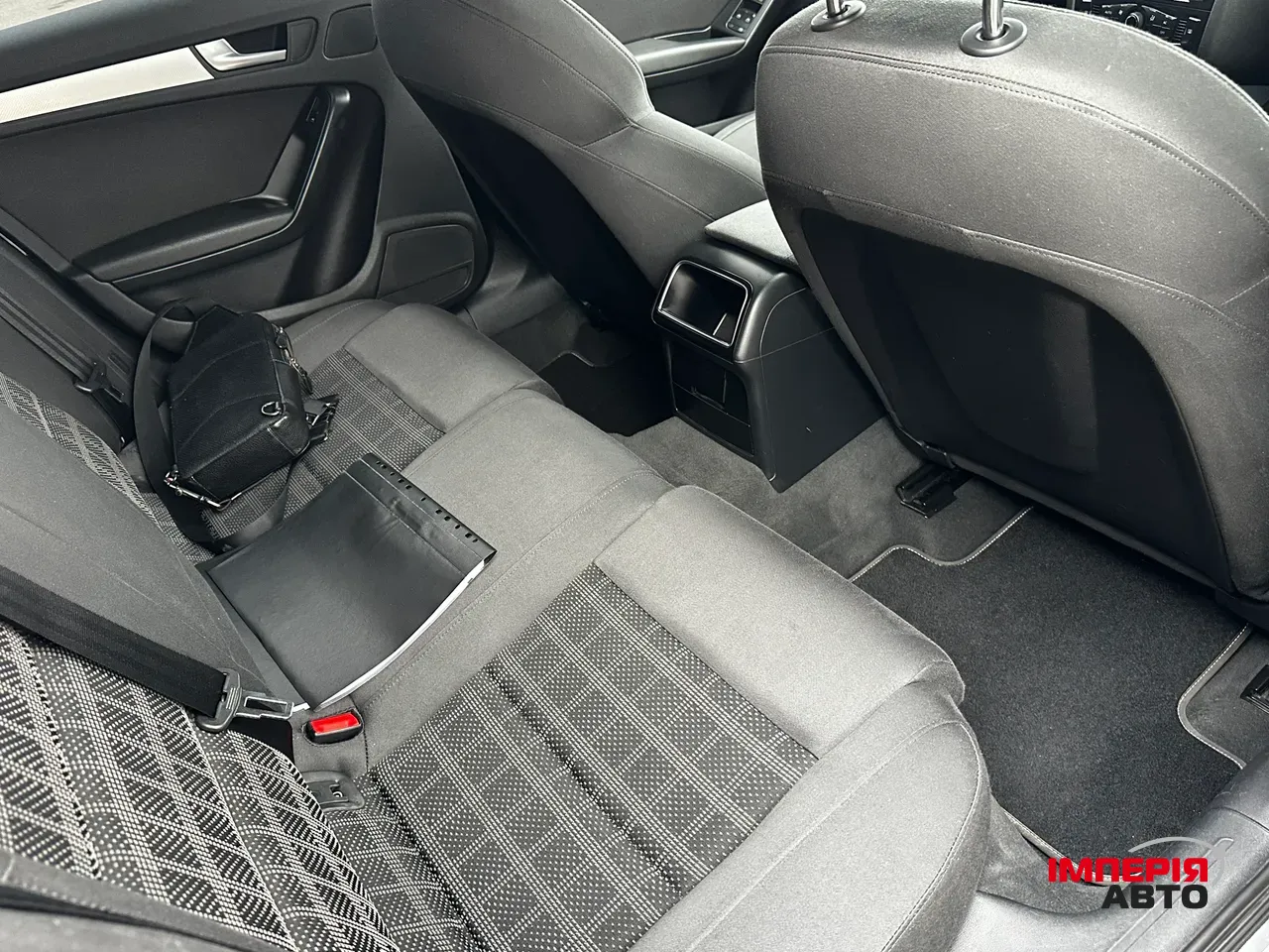 Audi A4 - фото 11