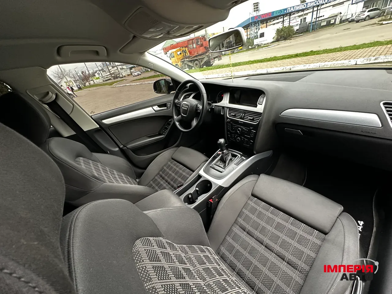 Audi A4 - фото 9