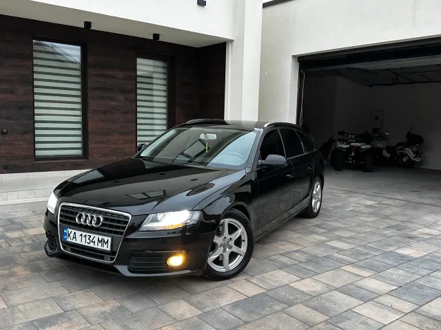 Audi A4 - фото 1