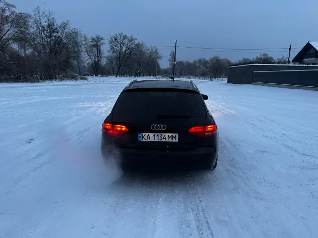 Audi A4 - фото 5