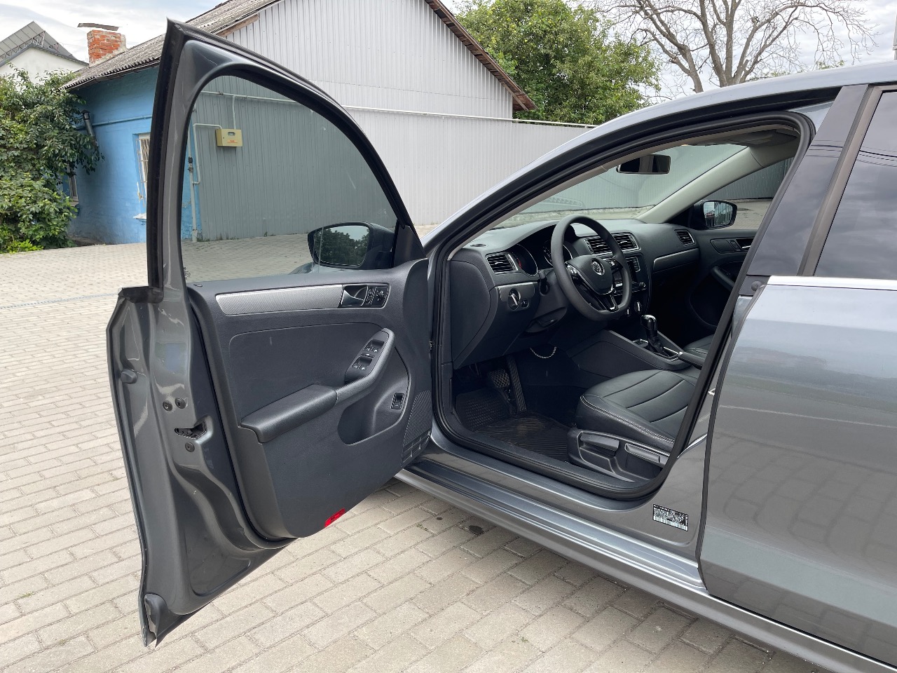 Volkswagen Jetta - фото 3