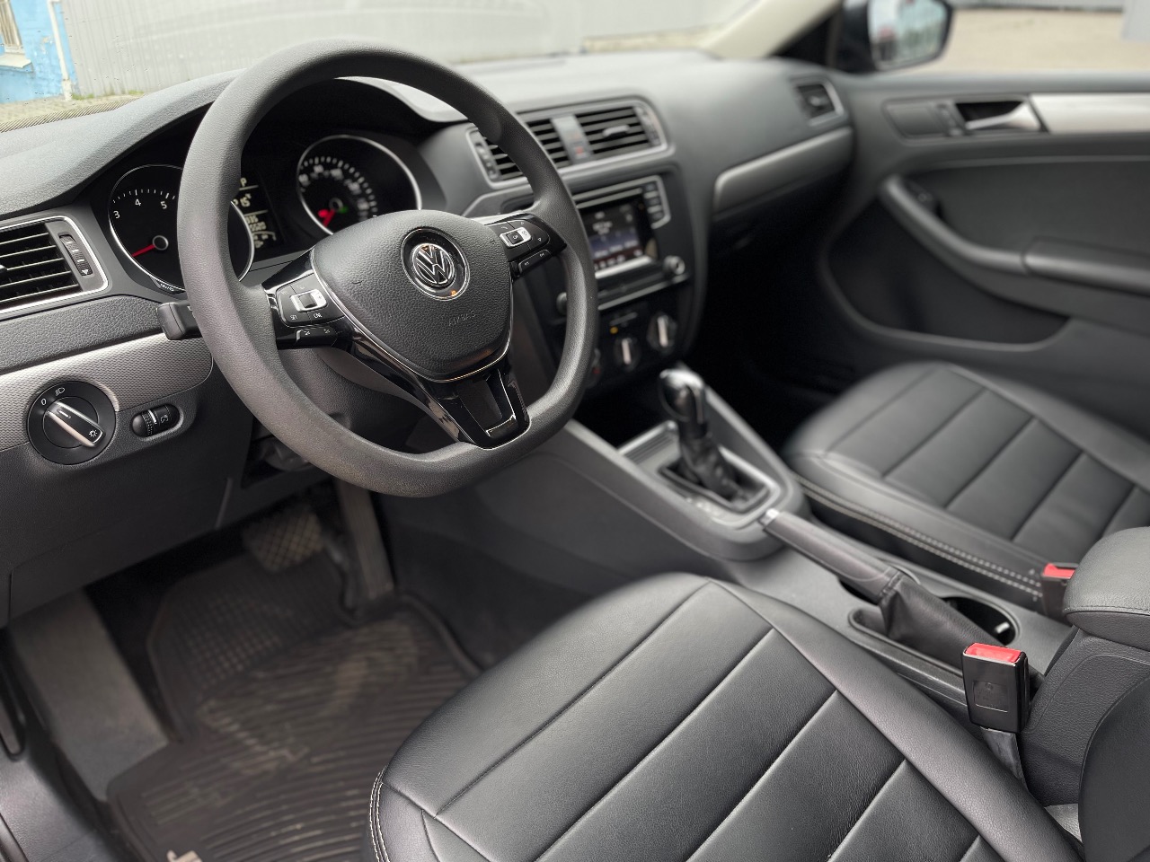 Volkswagen Jetta - фото 12