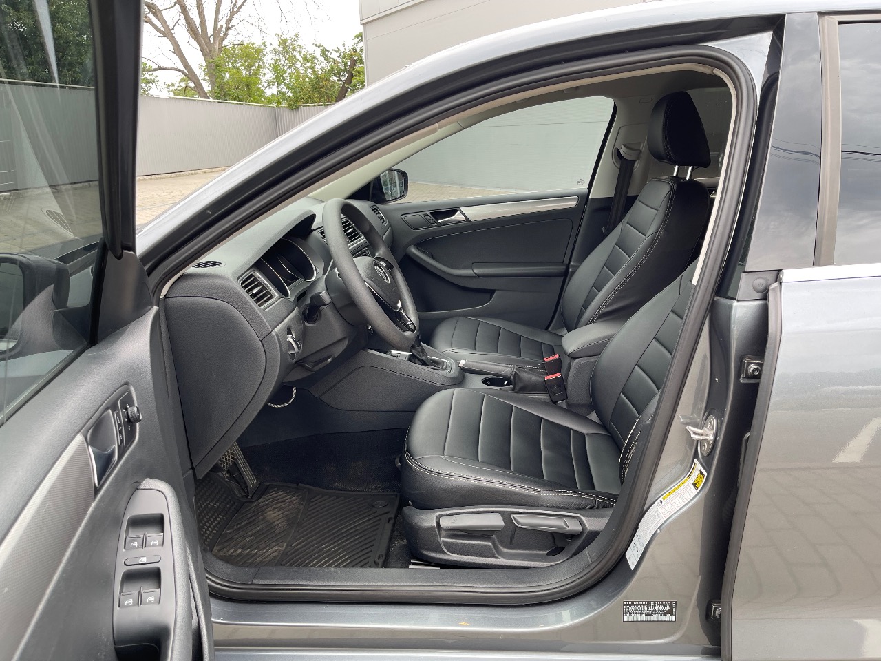 Volkswagen Jetta - фото 8