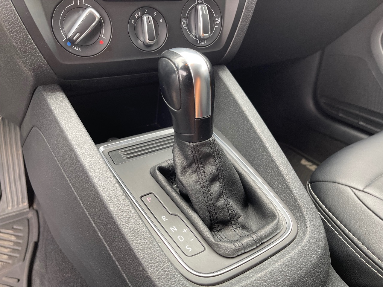 Volkswagen Jetta - фото 20