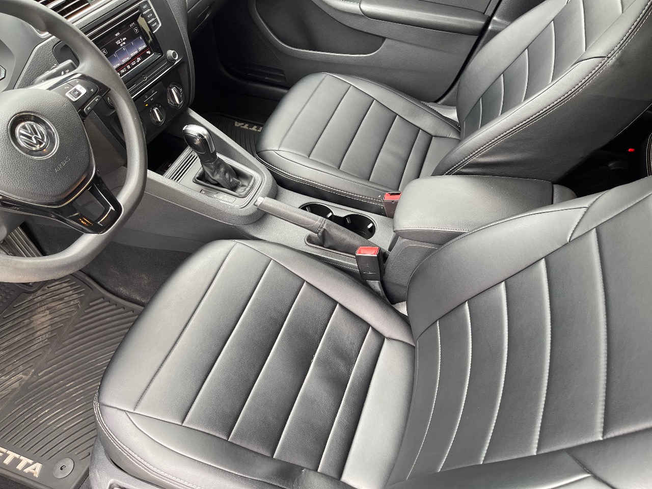 Volkswagen Jetta - фото 16