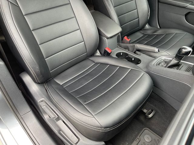 Volkswagen Jetta - фото 1