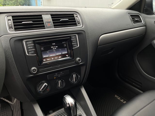 Volkswagen Jetta - фото 3