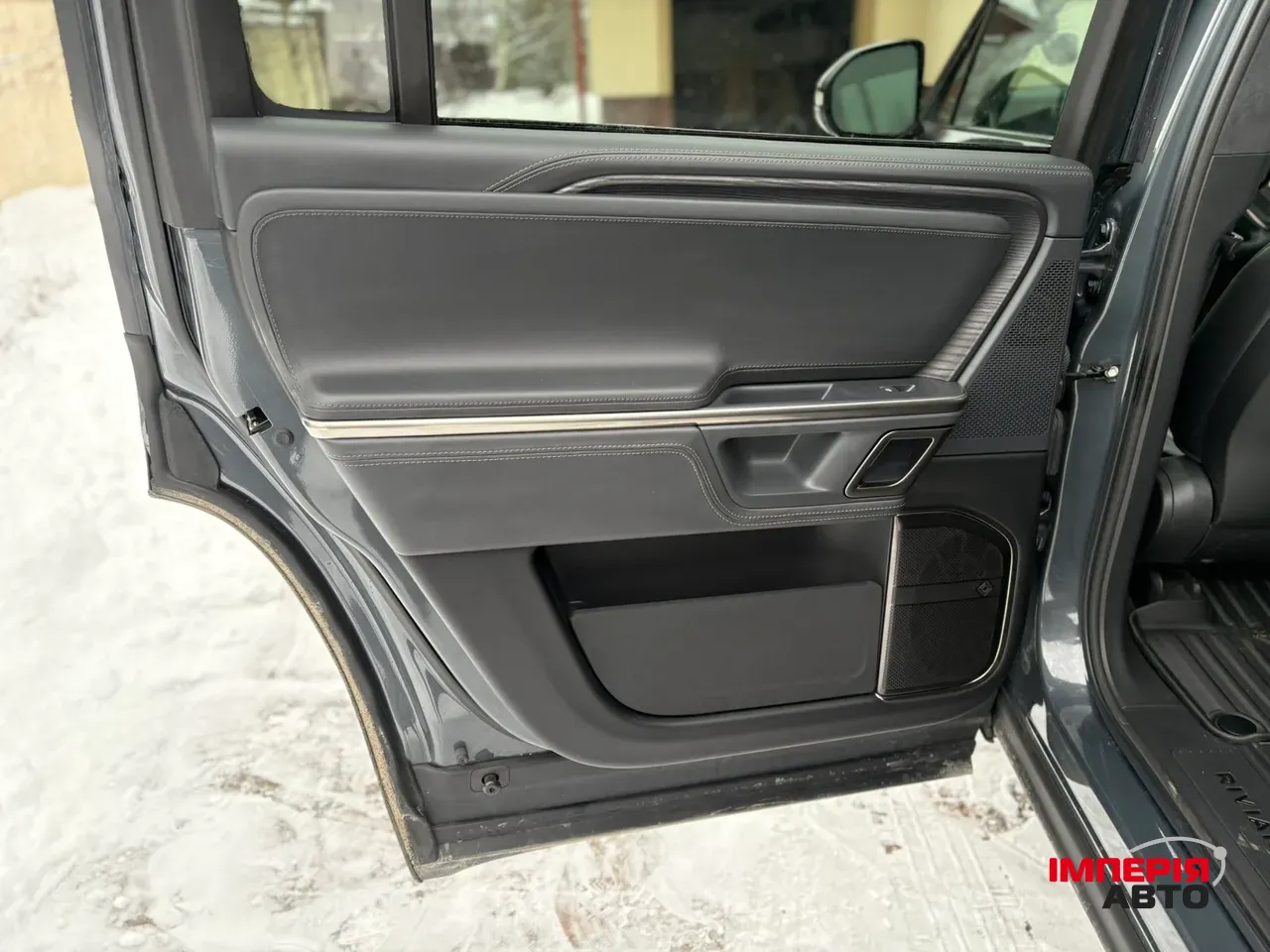 Rivian R1S - фото 8