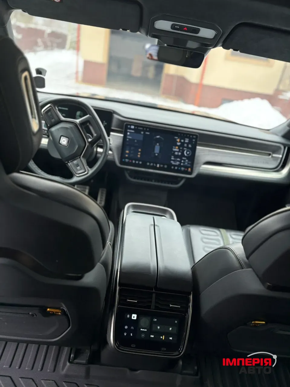 Rivian R1S - фото 9