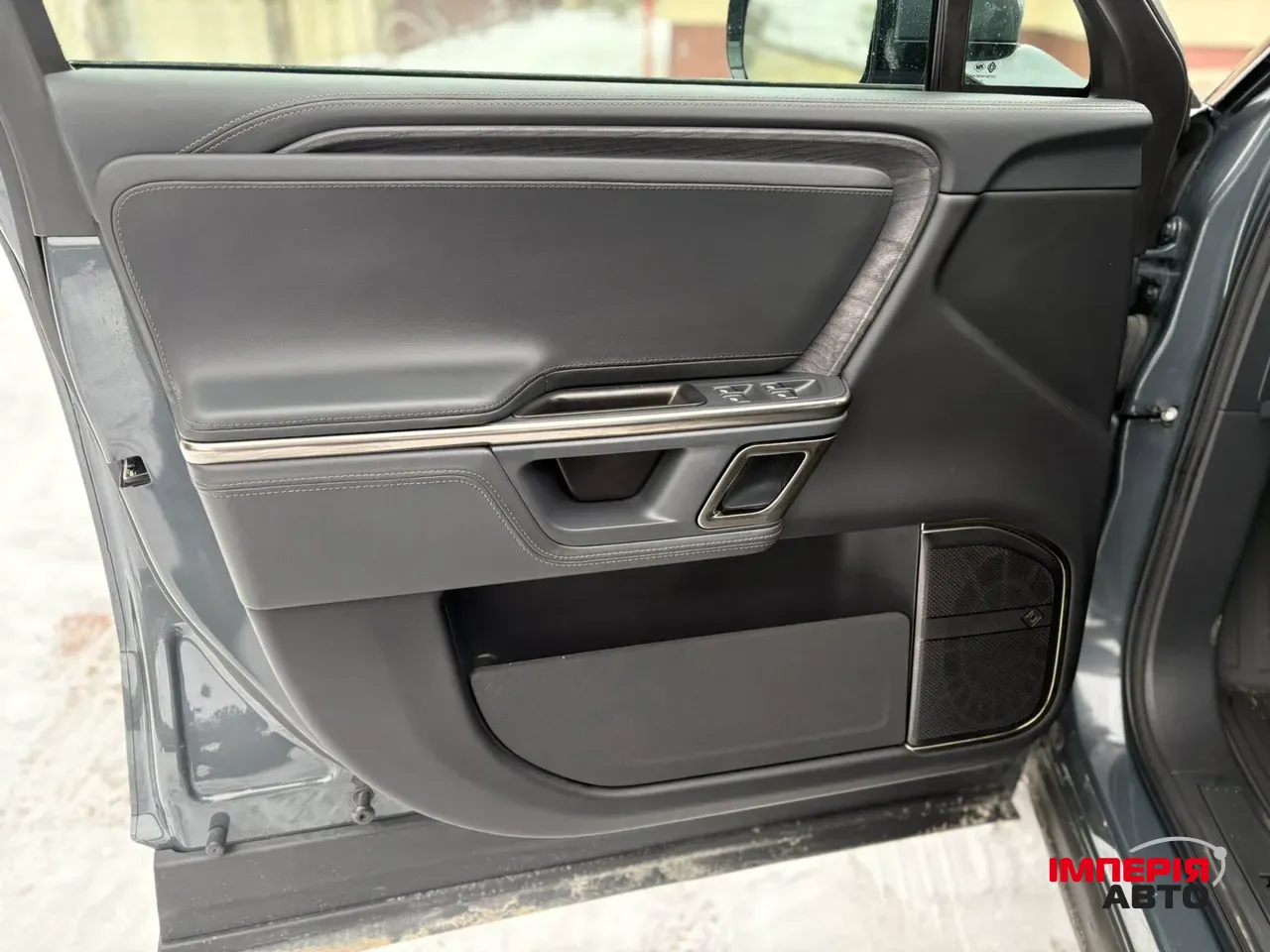 Rivian R1S - фото 13