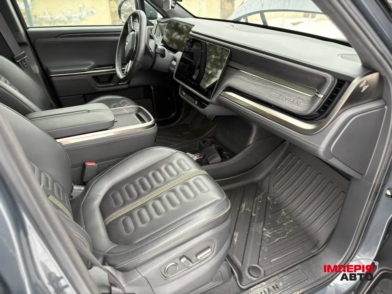 Rivian R1S - фото 18