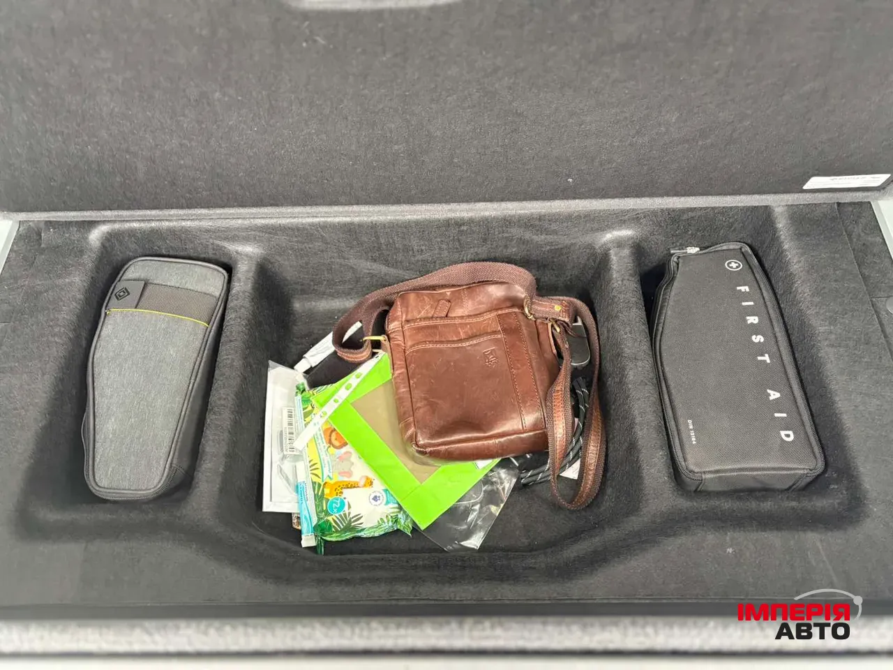 Rivian R1S - фото 28