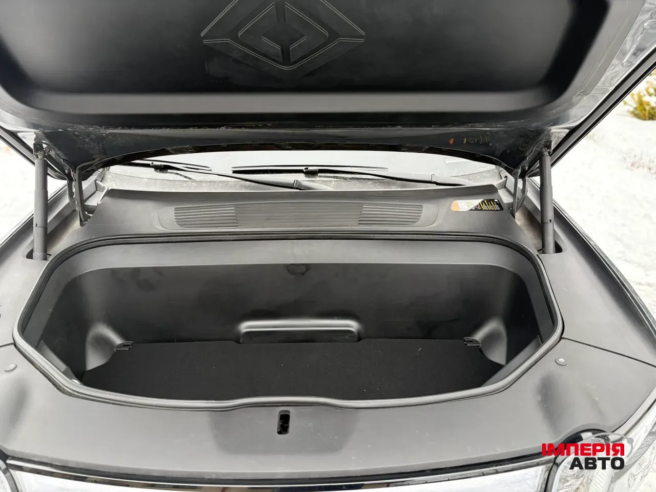 Rivian R1S - фото 16