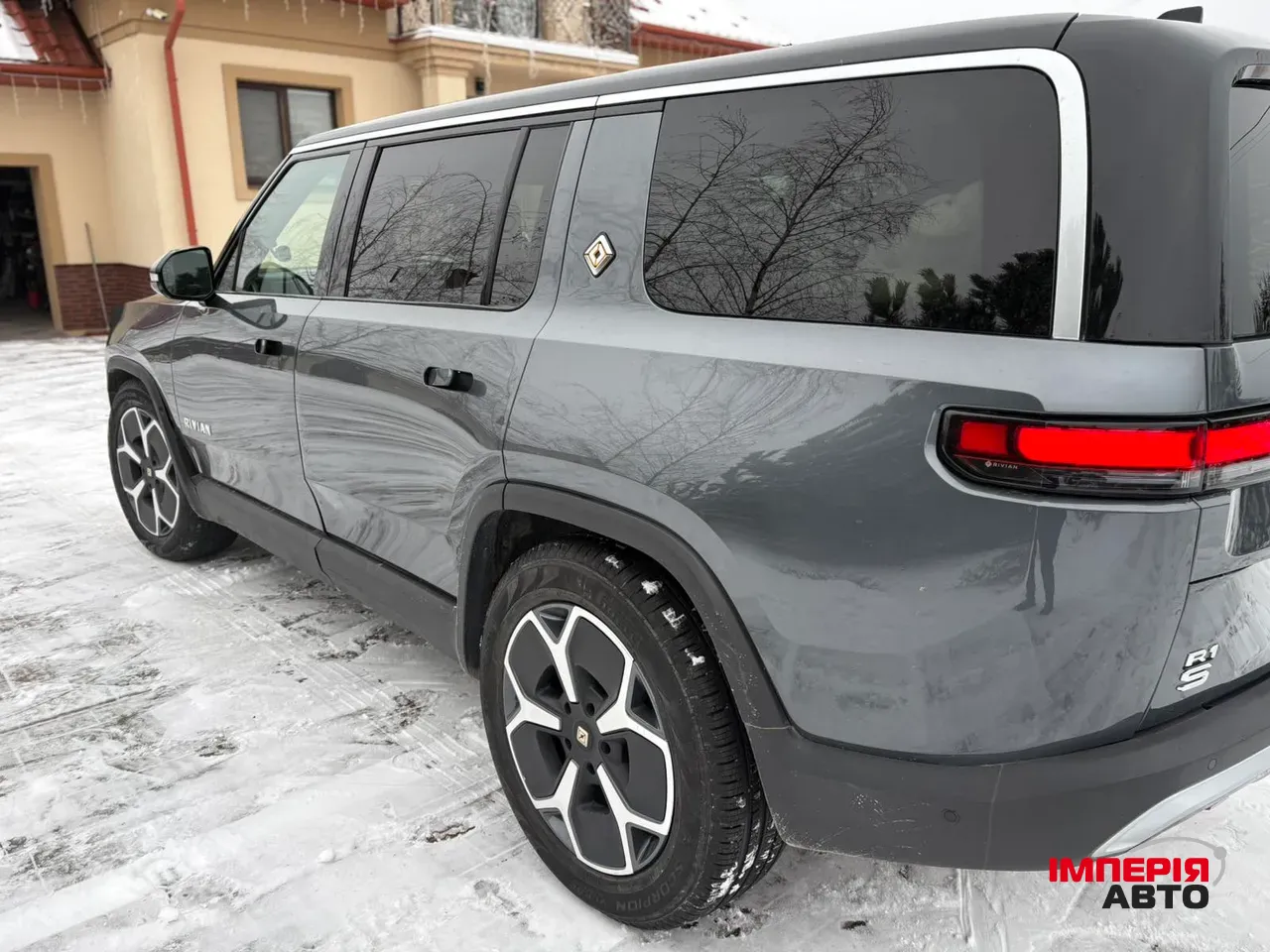 Rivian R1S - фото 6