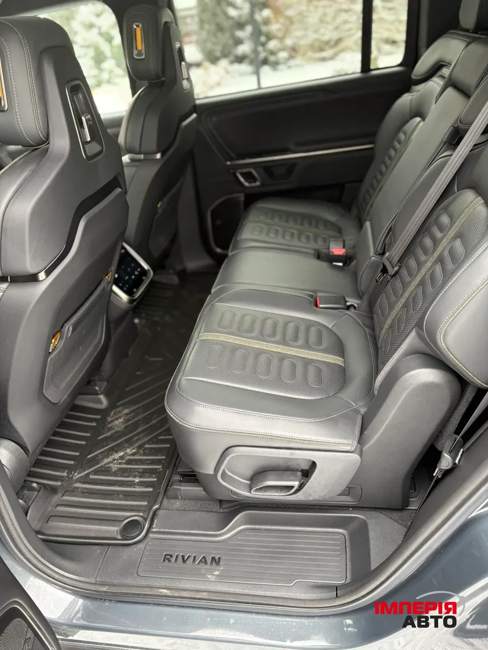 Rivian R1S - фото 7