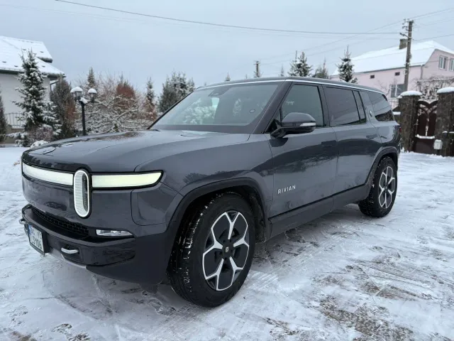 Rivian R1S - фото 1