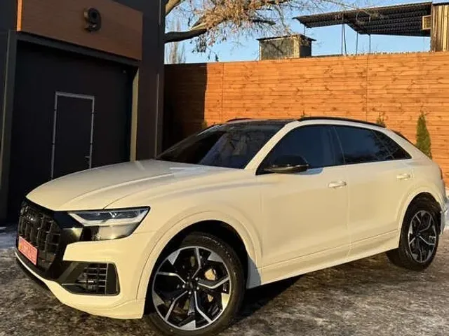 Audi Q8 - фото 5