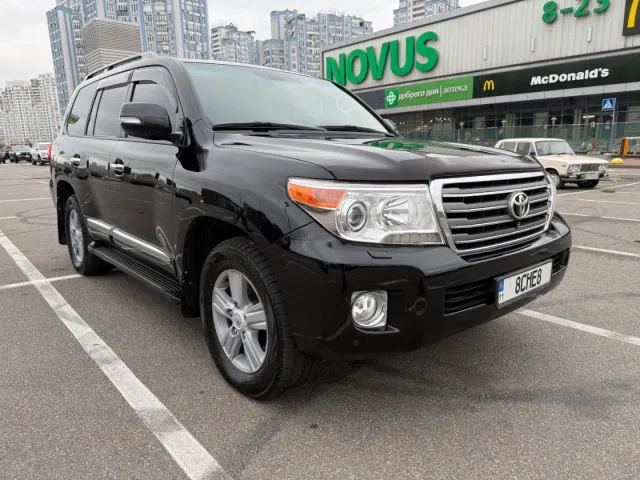 Toyota Land Cruiser - фото 1