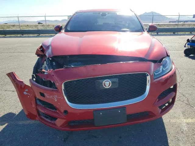 Jaguar F-Pace - фото 5