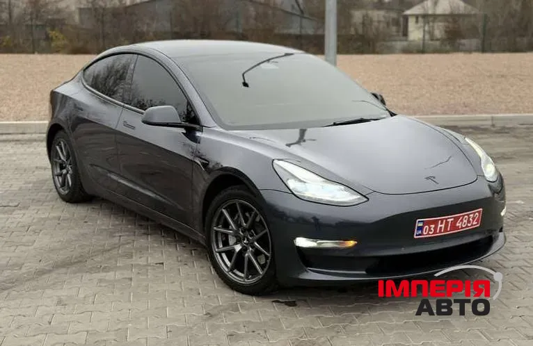 Tesla Model 3 - фото 2