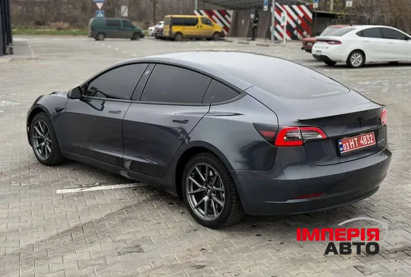 Tesla Model 3 - фото 5