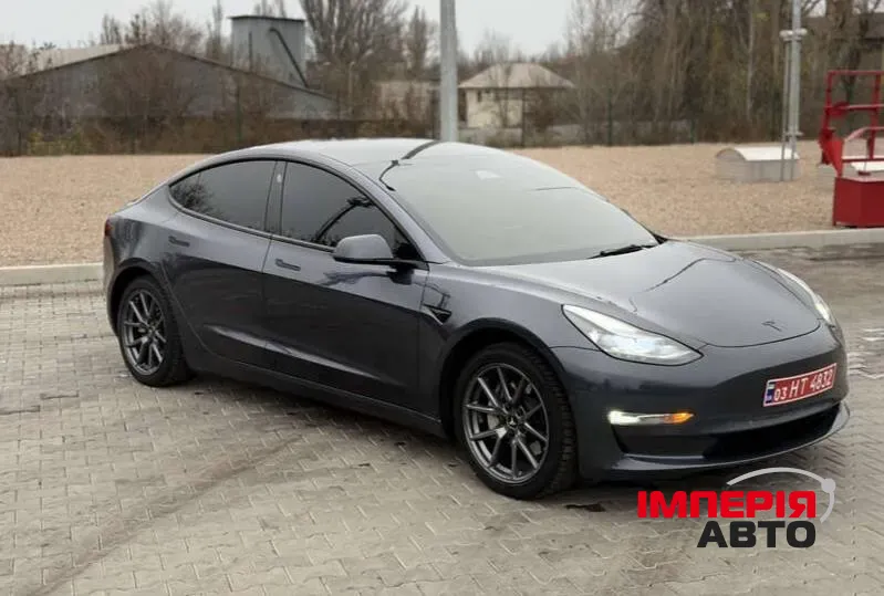 Tesla Model 3 - фото 9