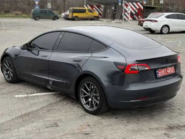 Tesla Model 3 - фото 5