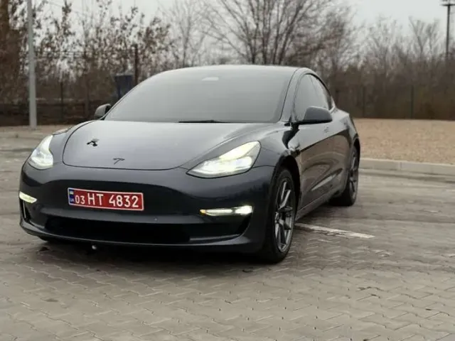 Tesla Model 3 - фото 3
