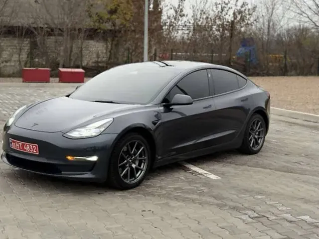 Tesla Model 3 - фото 4