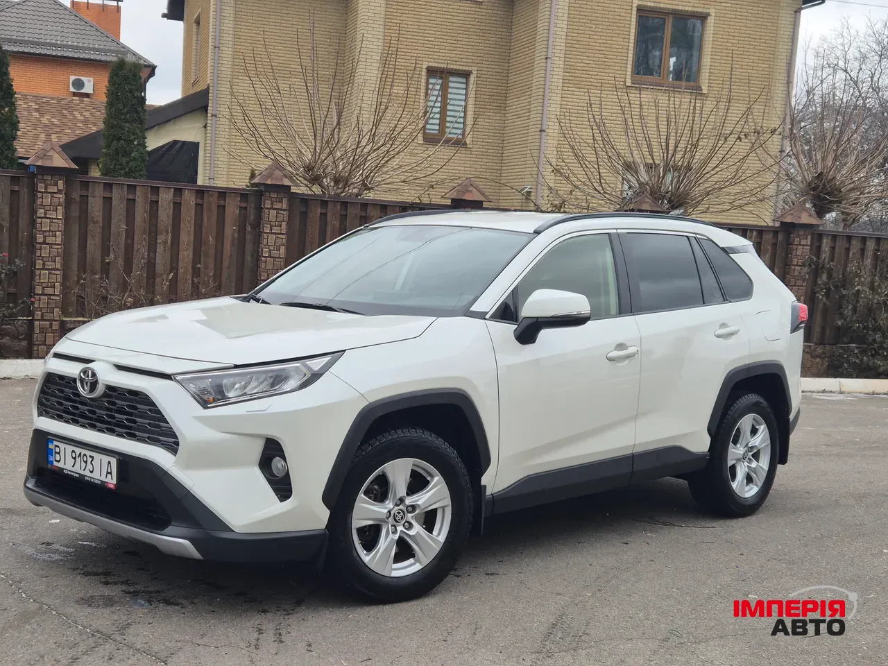 Toyota RAV4 - фото 2