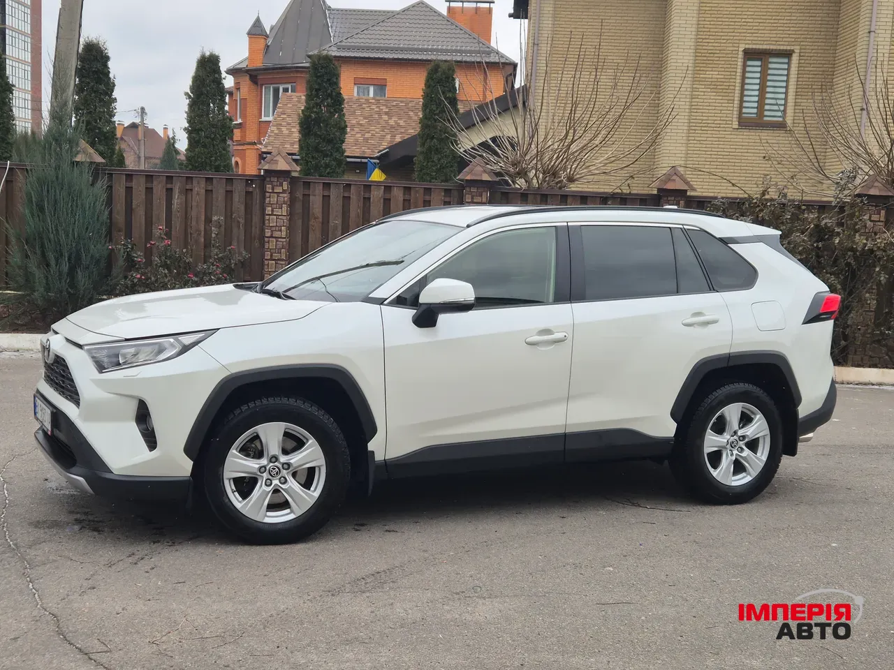 Toyota RAV4 - фото 3
