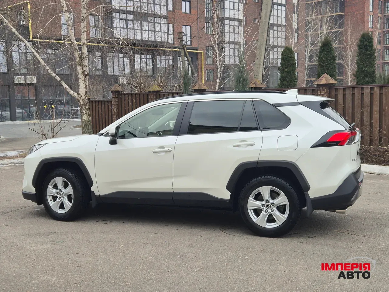 Toyota RAV4 - фото 5