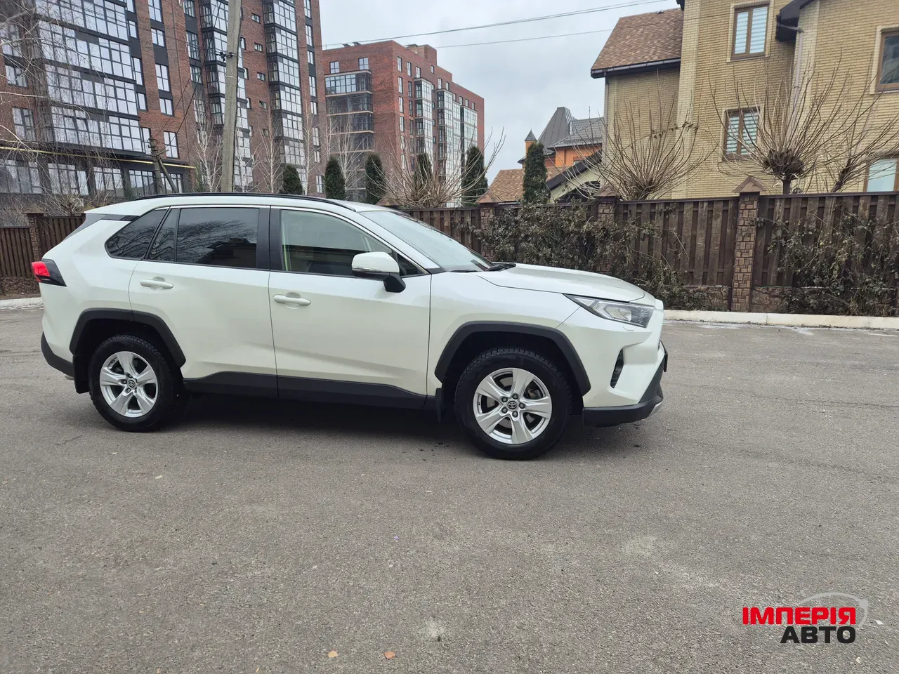 Toyota RAV4 - фото 4