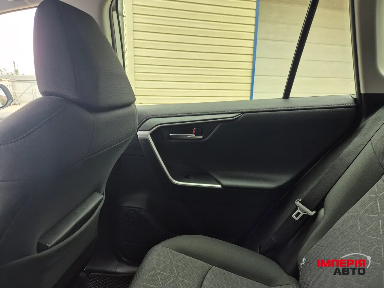 Toyota RAV4 - фото 12