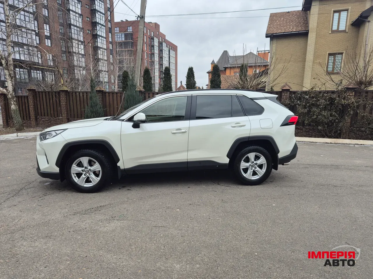 Toyota RAV4 - фото 7