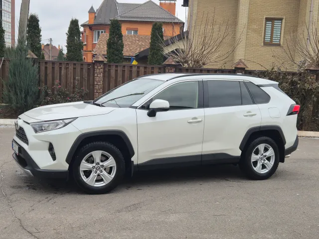 Toyota RAV4 - фото 3