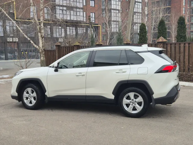 Toyota RAV4 - фото 5