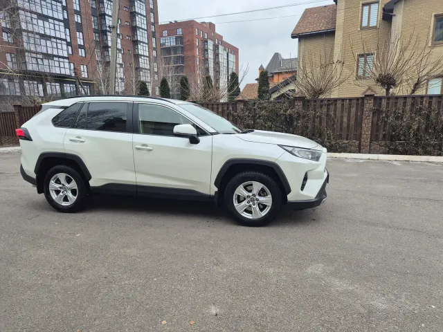 Toyota RAV4 - фото 4