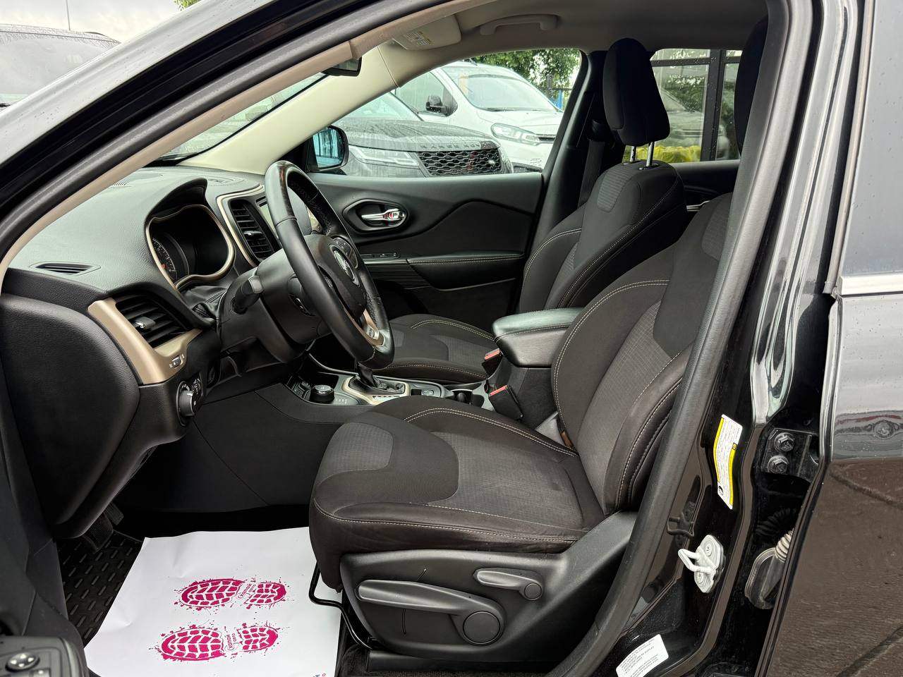 Jeep Cherokee - фото 11