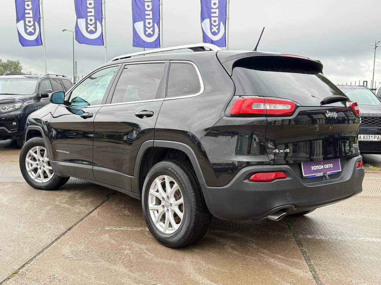 Jeep Cherokee - фото 3