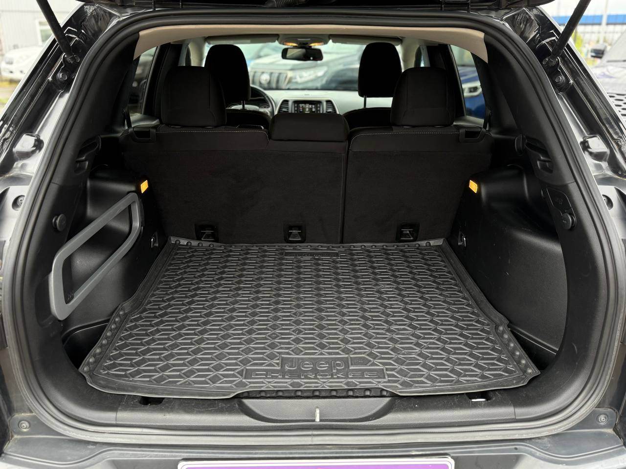 Jeep Cherokee - фото 12