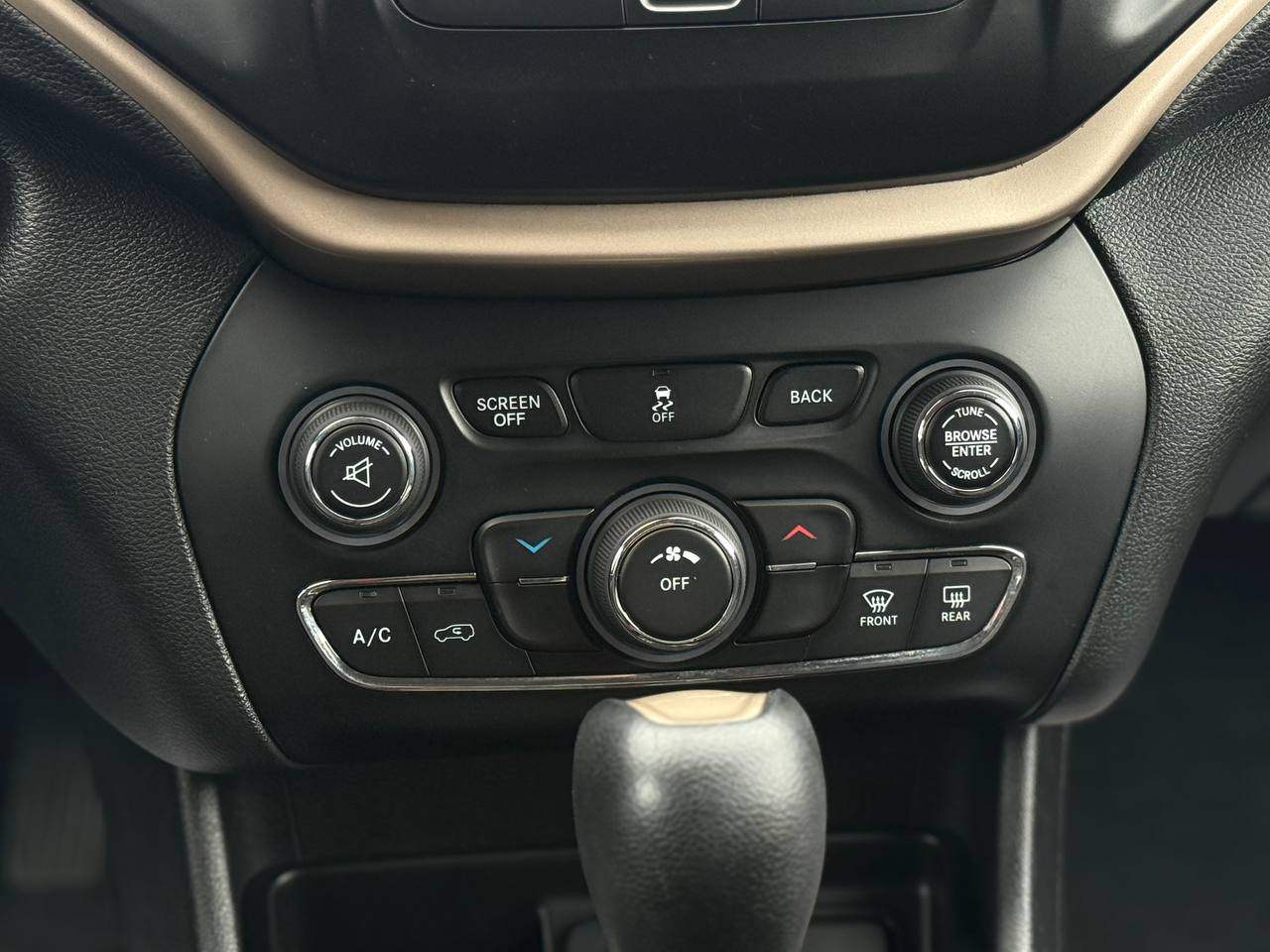 Jeep Cherokee - фото 13